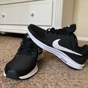 Downshifter 7 - Nike Running Shoes - size 6.5